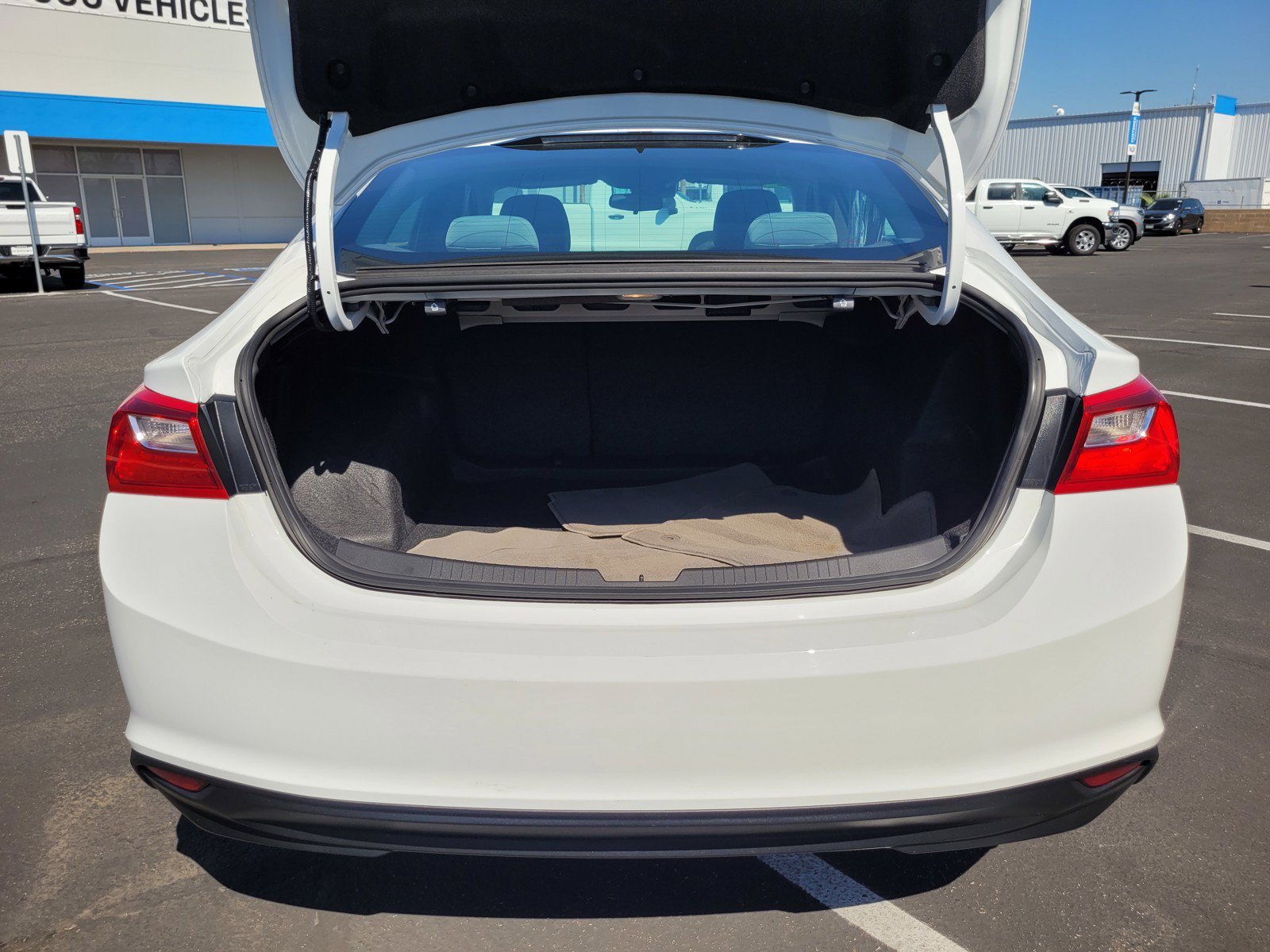 Used 2023 Chevrolet Malibu LS FWD image 28