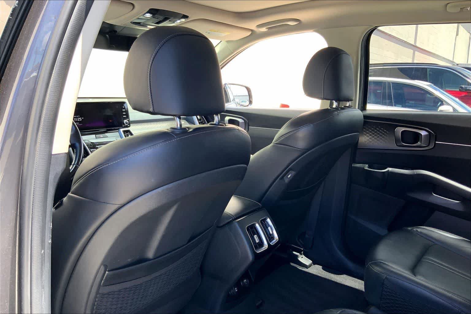 Used 2023 Kia Sorento EX w/ Panoramic Sunroof Package FWD image 12