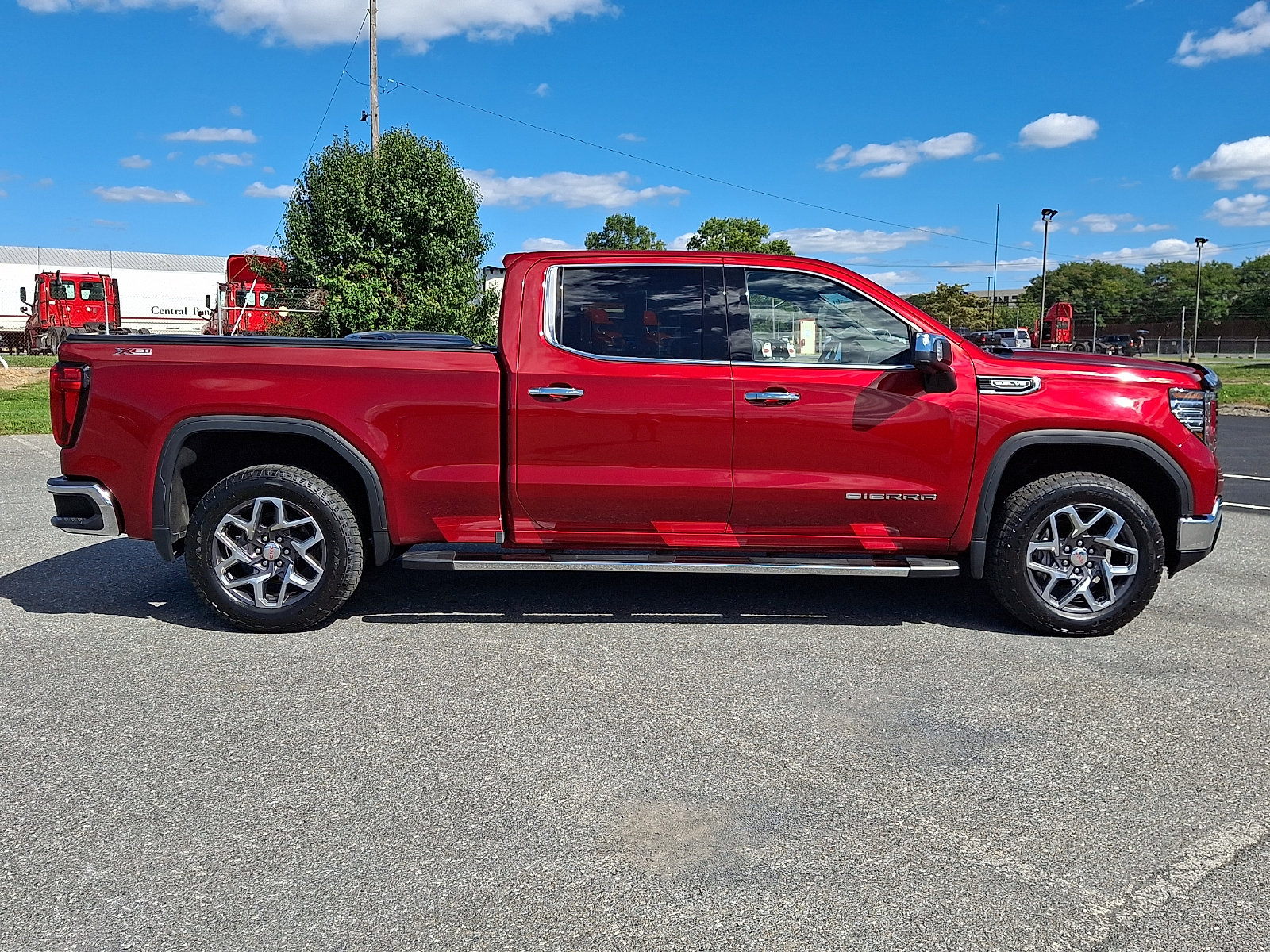 Used 2023 GMC Sierra 1500 SLT w/ SLT Premium Package AWD/4WD image 7