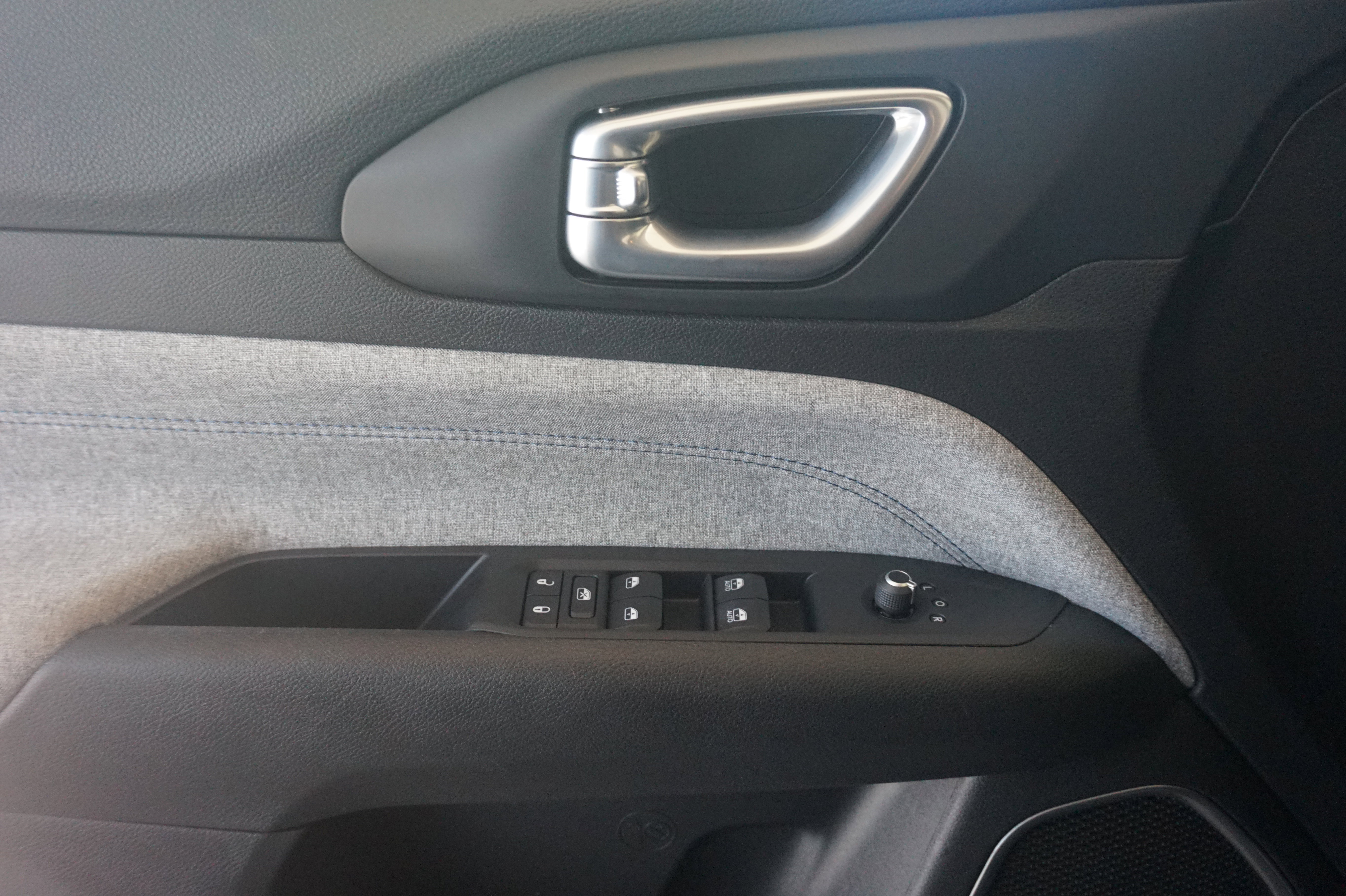 Used 2023 Jeep Compass Sport image 16