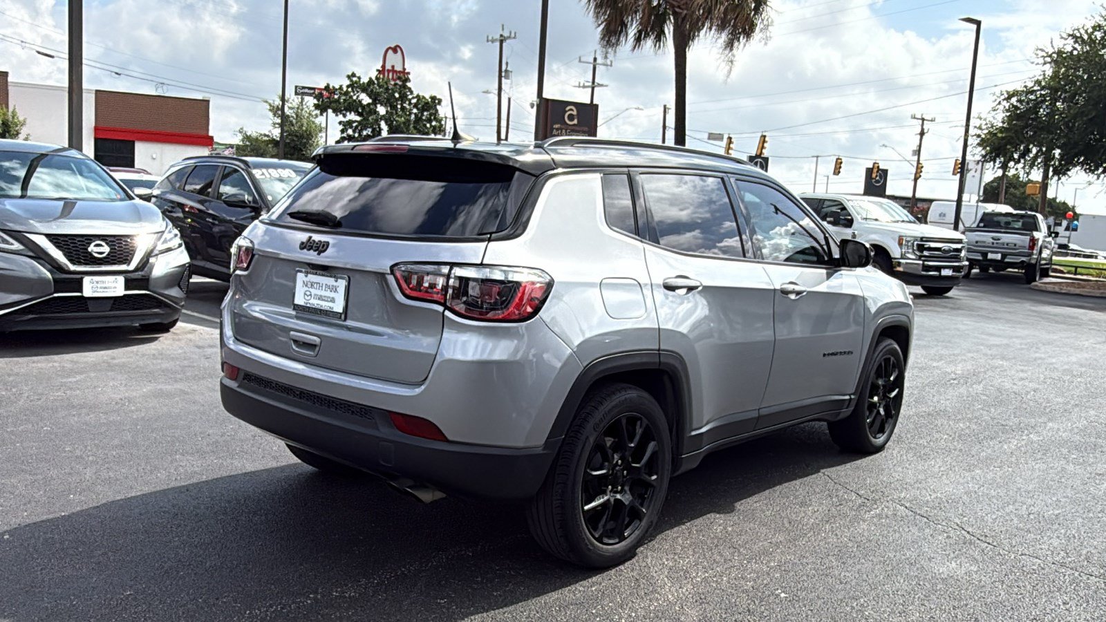 Used 2022 Jeep Compass Latitude FWD image 8