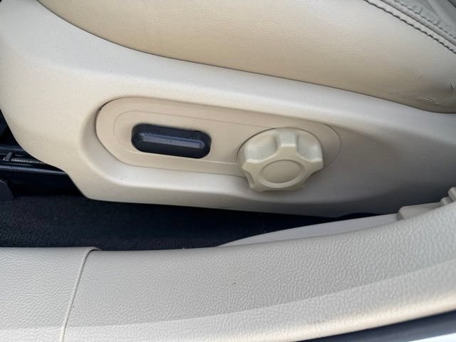 Used 2014 Ford Taurus SEL w/ Equipment Group 201A FWD image 20