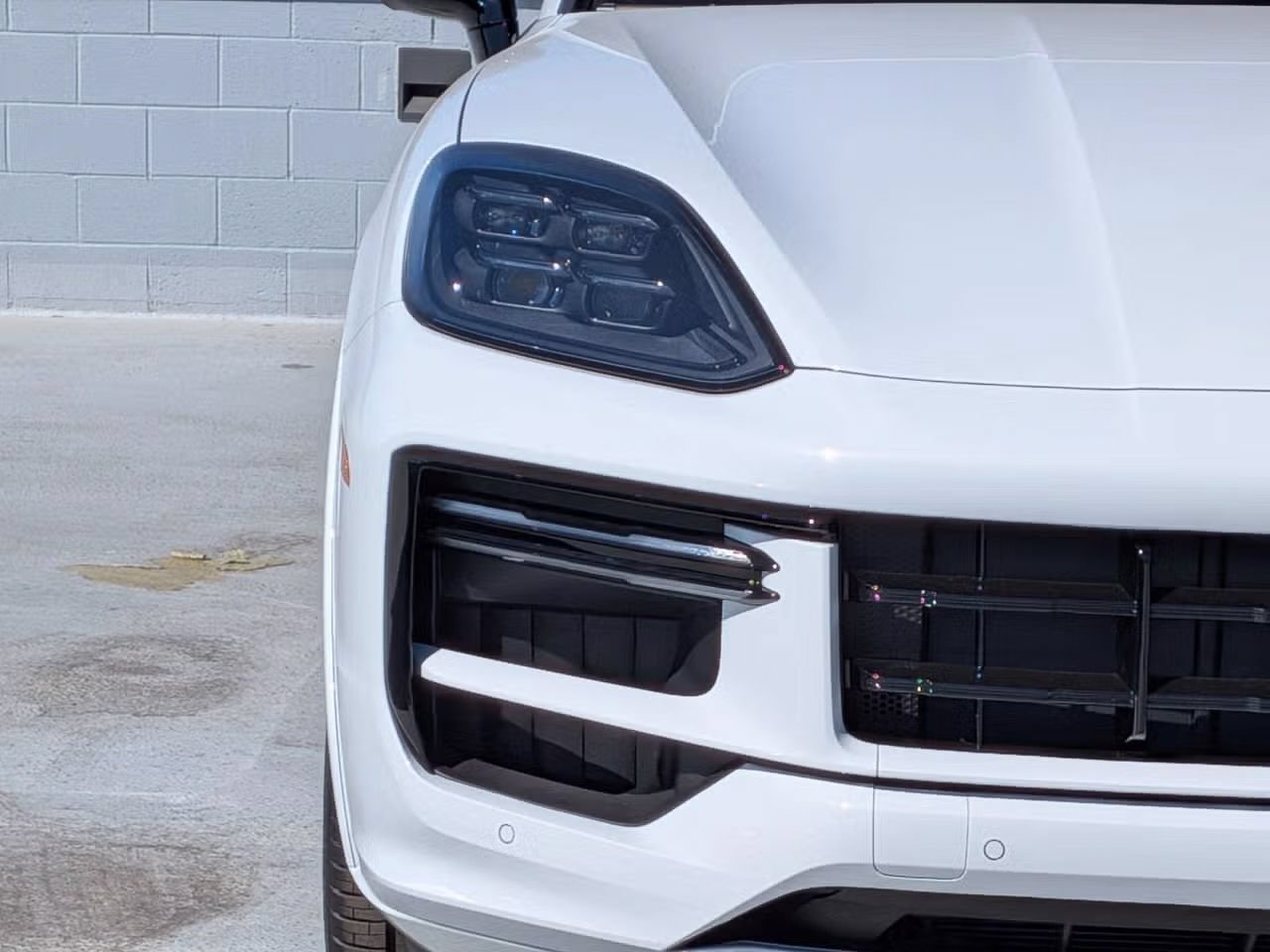 Certified 2025 Porsche Cayenne Turbo AWD/4WD image 13