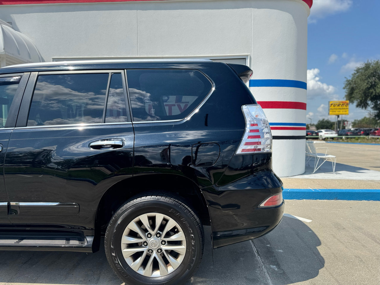 Used 2018 Lexus GX 460 Premium w/ Premium Package image 15