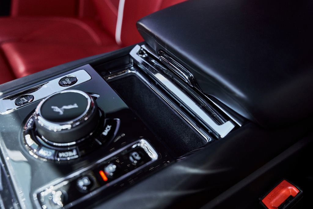 Used 2024 Rolls-Royce Cullinan Black Badge w/ Dark Exterior Package image 77