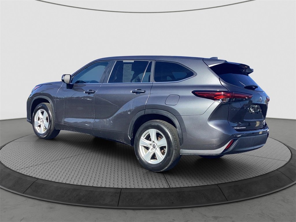 Used 2023 Toyota Highlander L image 4