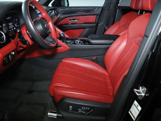 Used 2022 Bentley Bentayga image 17