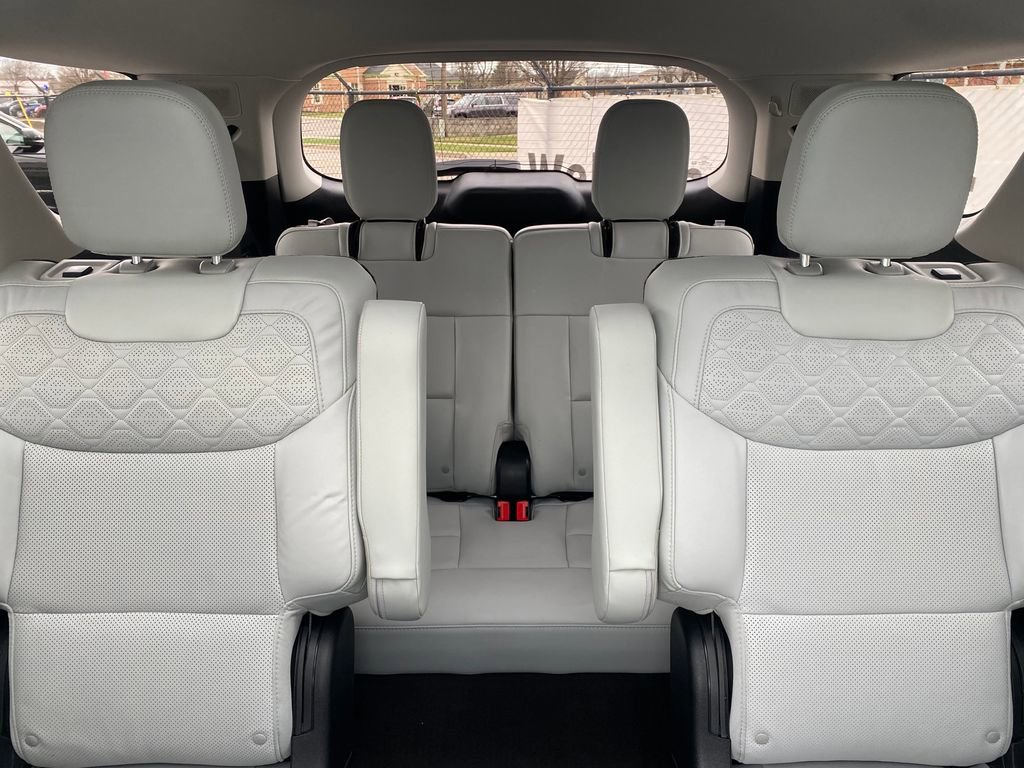 Used 2025 Ford Explorer Platinum w/ LUX Leather Package image 33