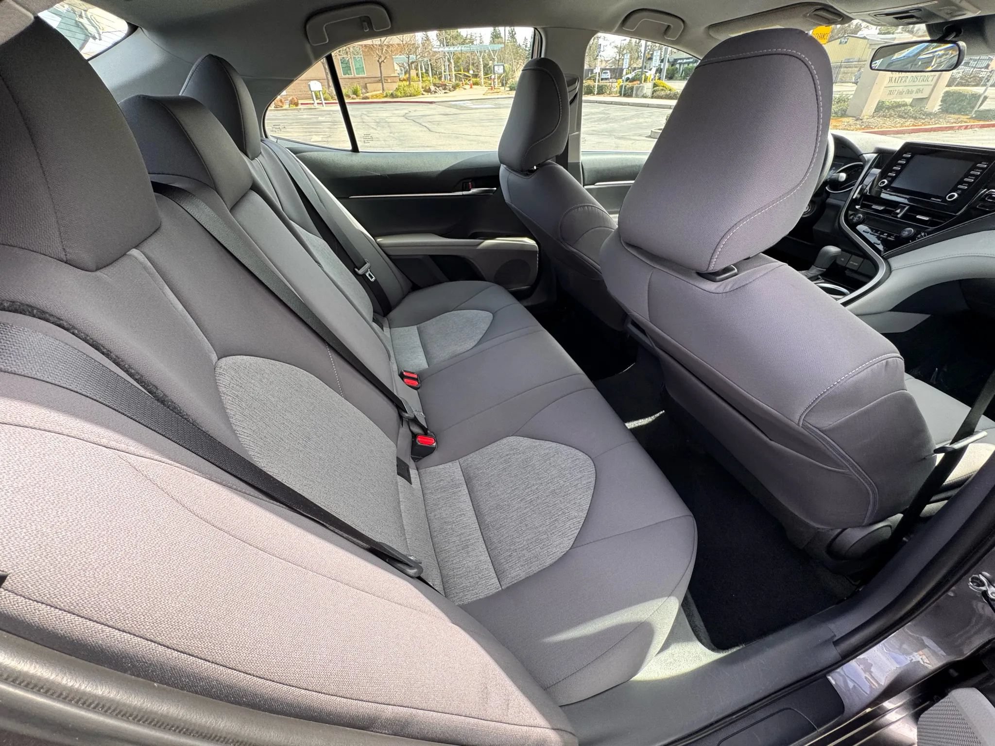 Used 2022 Toyota Camry LE FWD image 14