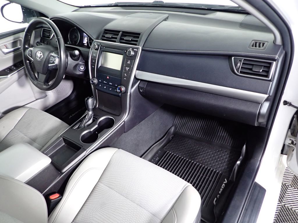 Used 2016 Toyota Camry SE image 32