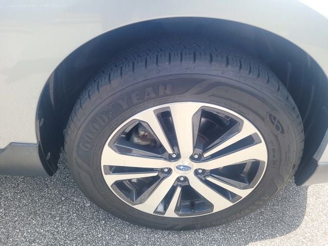 Used 2019 Subaru Outback 3.6R Limited AWD/4WD image 11