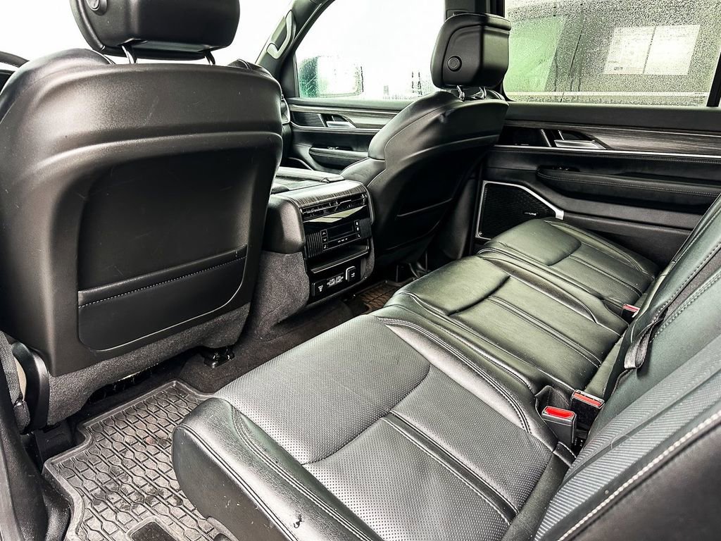 Used 2024 Jeep Wagoneer L Series III w/ Flexible Seating Group image 27