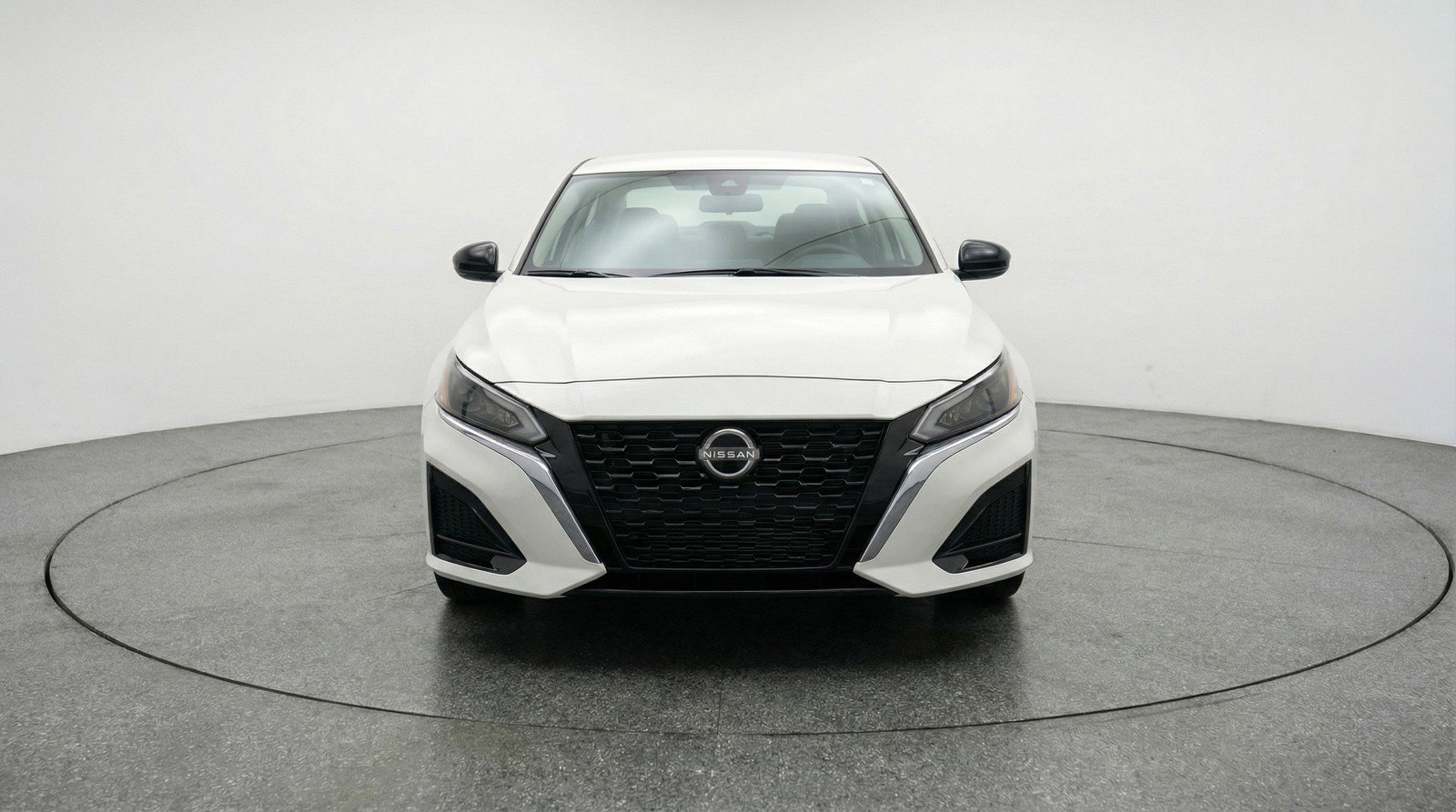 Used 2025 Nissan Altima 2.5 SV FWD image 2