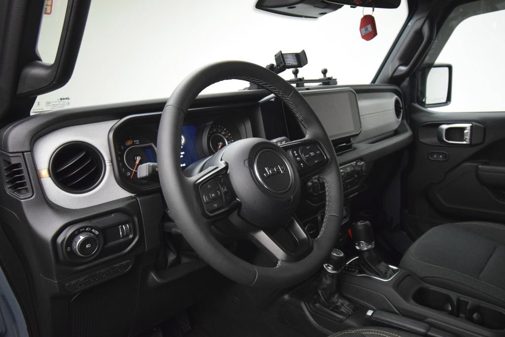 Used 2026 Jeep Wrangler Sport AWD/4WD image 15