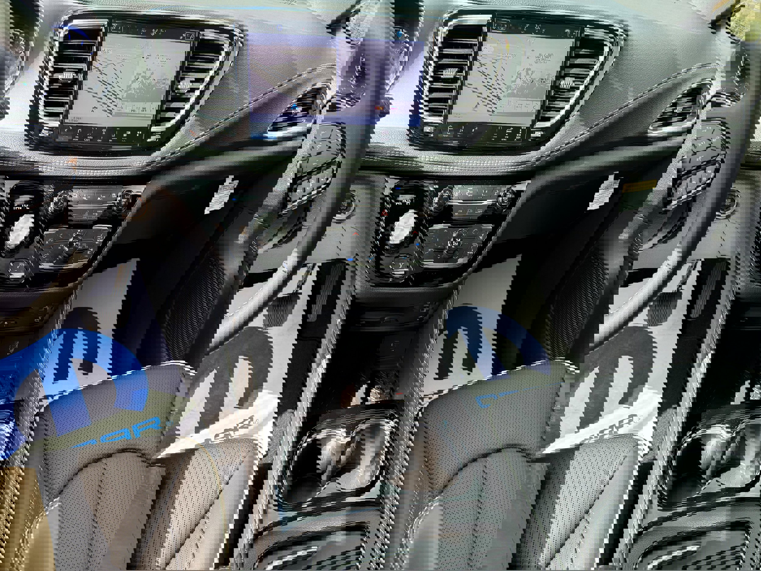 New 2026 Chrysler Pacifica Limited w/ Uconnect Theater Family Group image 9