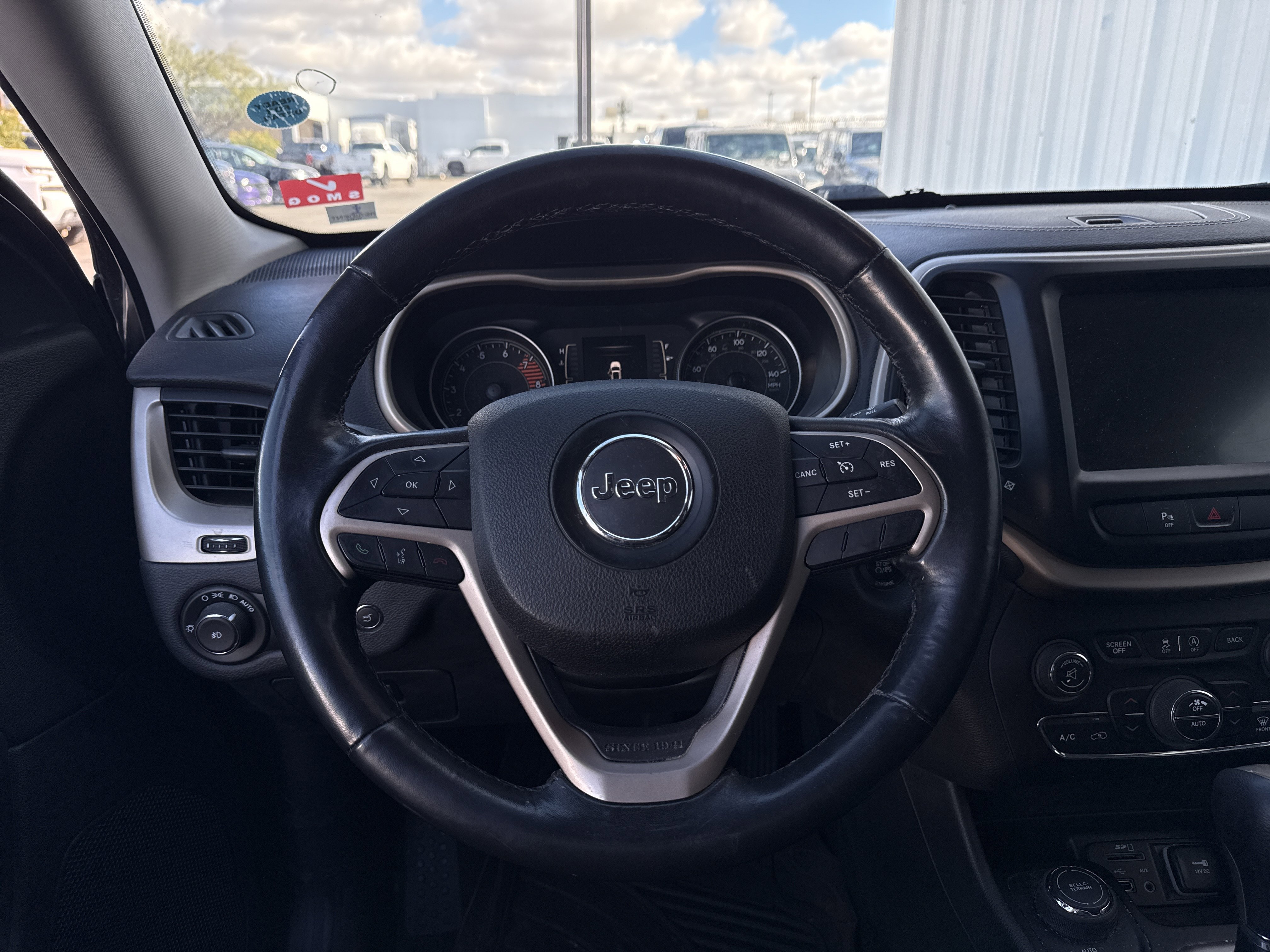 Used 2016 Jeep Cherokee Latitude w/ Comfort/Convenience Group image 12