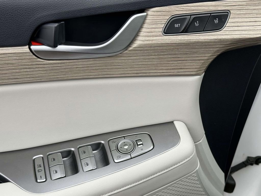 Used 2022 Hyundai Palisade SEL w/ Premium Package image 16