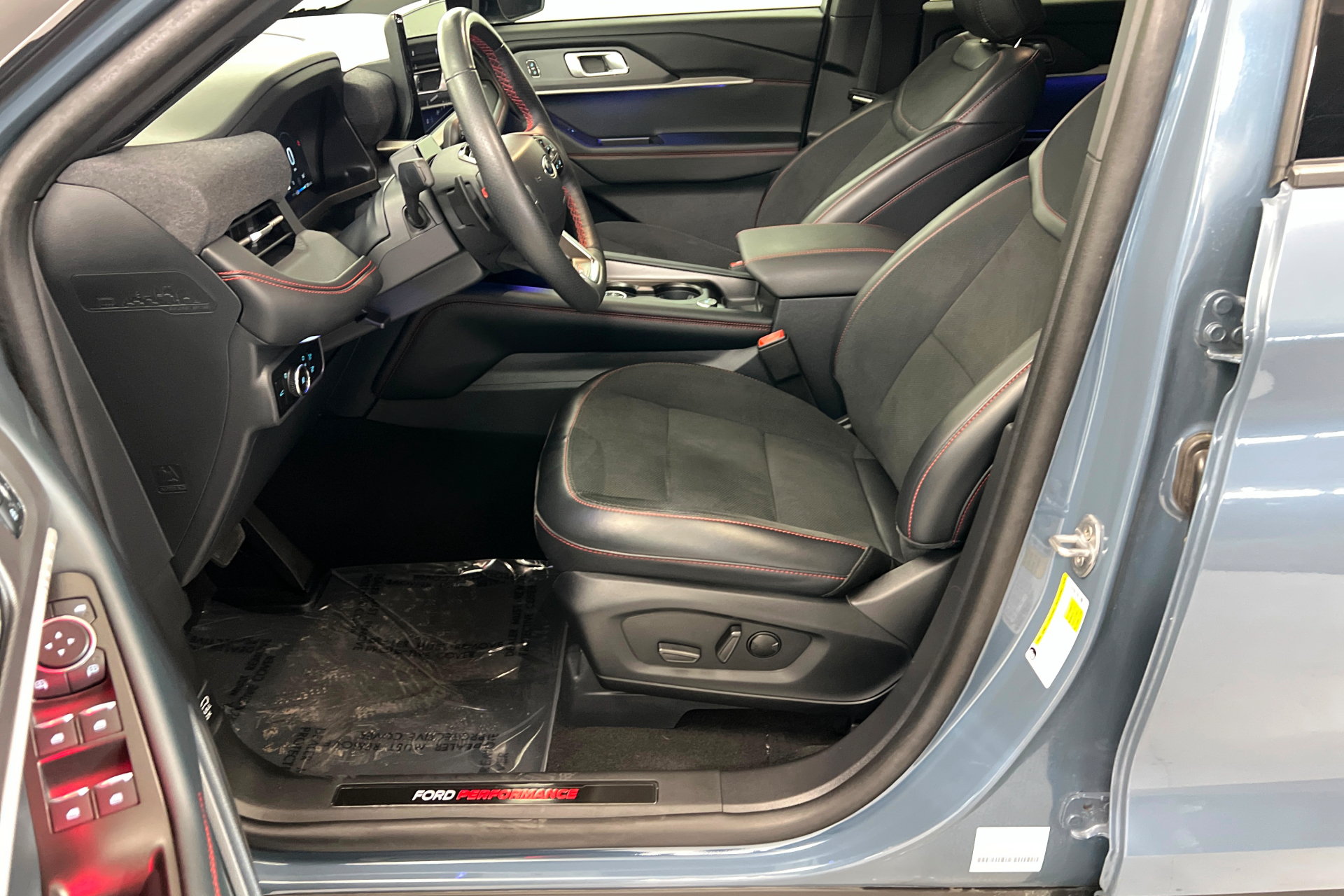 Used 2025 Ford Explorer ST AWD/4WD image 19