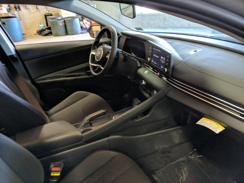 Used 2021 Hyundai Elantra SEL FWD image 11