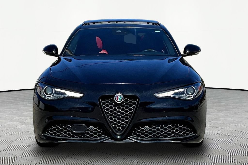Used 2022 Alfa Romeo Giulia Veloce RWD image 2