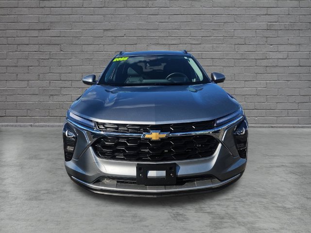 Used 2025 Chevrolet Trax LT w/ LT Convenience Package FWD image 9