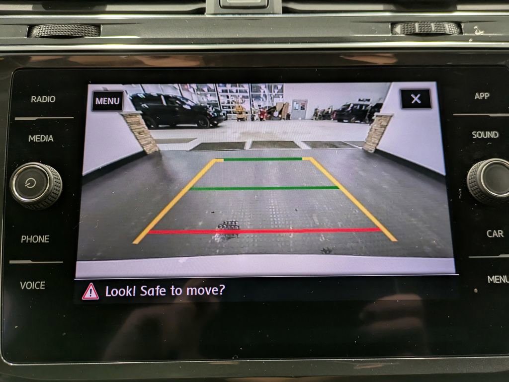 Used 2019 Volkswagen Tiguan SE w/ Panoramic Sunroof Package image 16