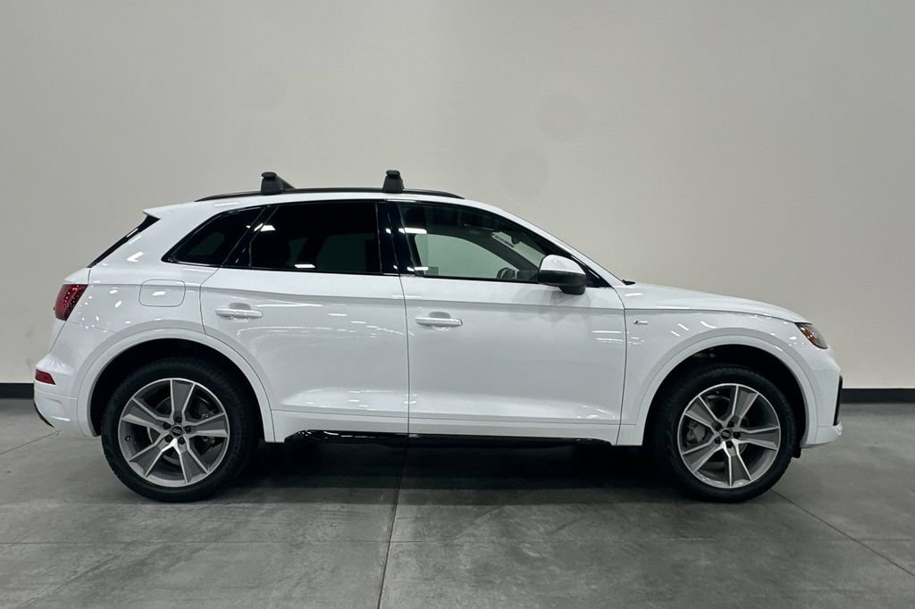 Used 2025 Audi Q5 2.0T Premium w/ Convenience Plus Package AWD/4WD image 3