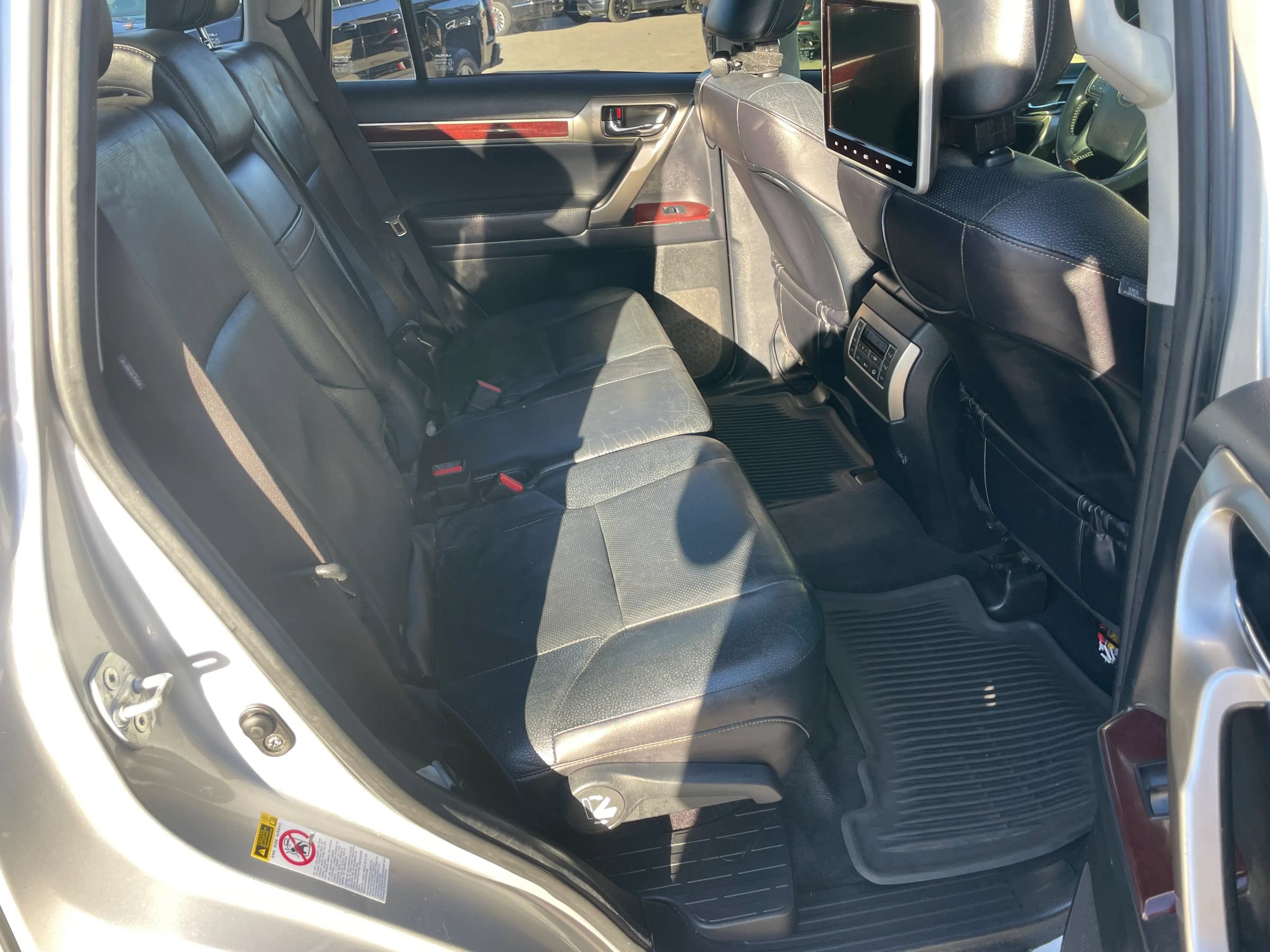 Used 2014 Lexus GX 460 w/ Premium Package AWD/4WD image 18
