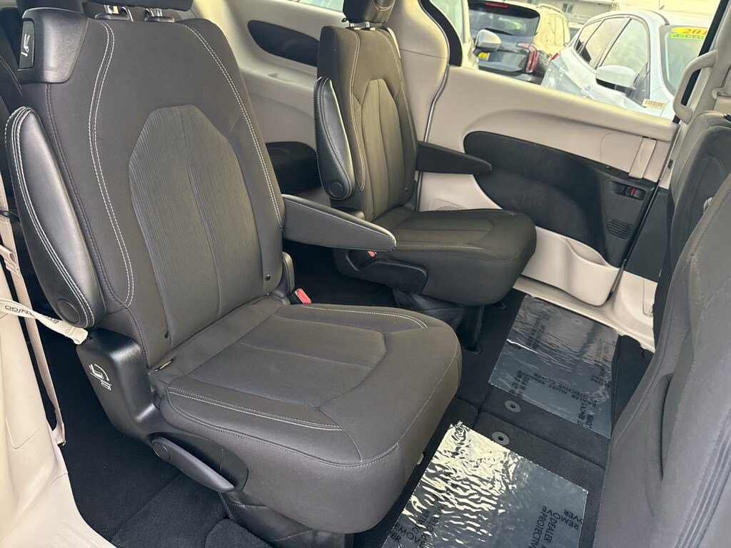 Used 2023 Chrysler Voyager LX FWD image 13