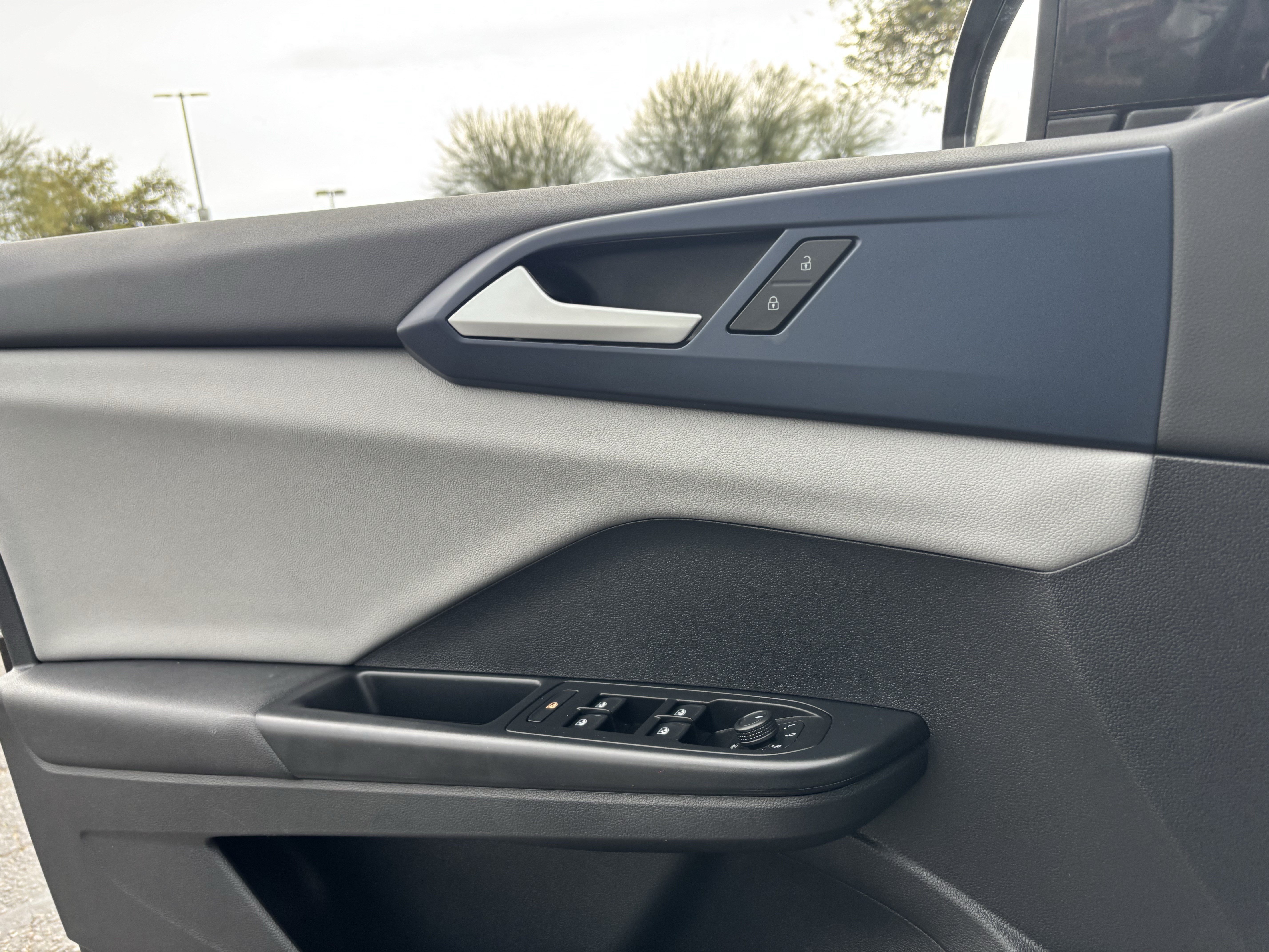 New 2026 Volkswagen Taos SE FWD image 20