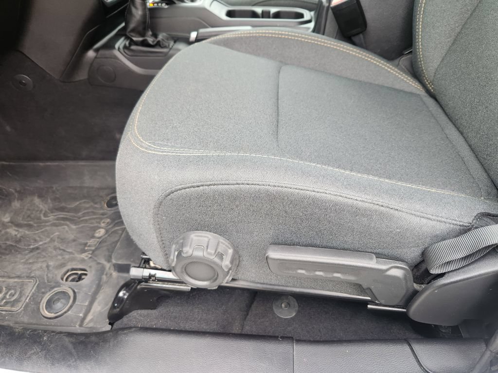 Used 2025 Jeep Wrangler Unlimited Sport AWD/4WD image 15