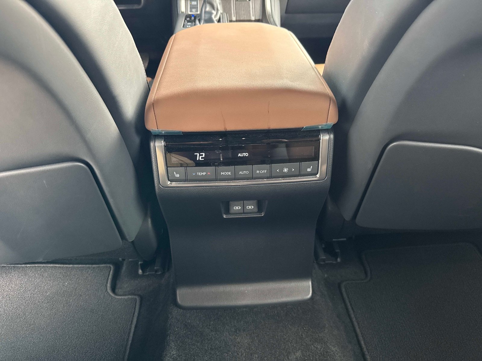 Used 2024 Lexus GX 550 w/ Accessory Package (Z1) AWD/4WD image 18