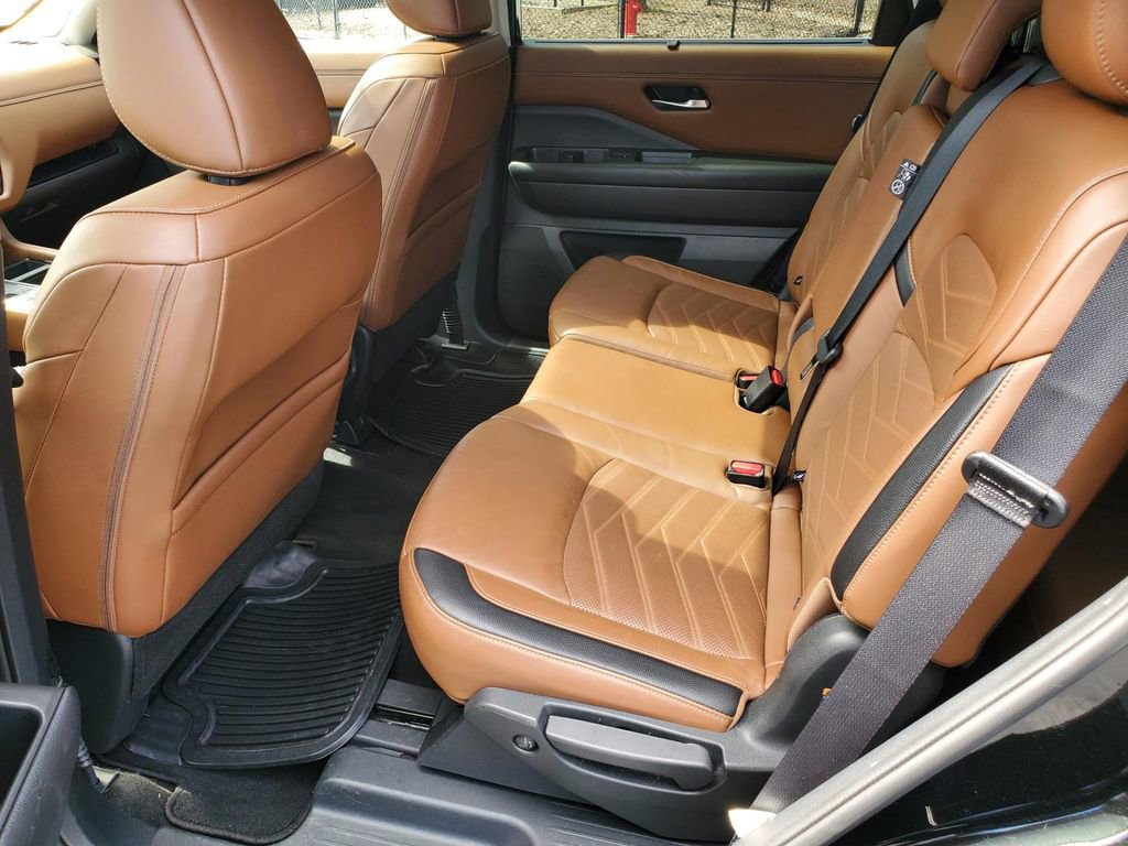 Certified 2024 Nissan Pathfinder Platinum w/ Cargo Package FWD image 14