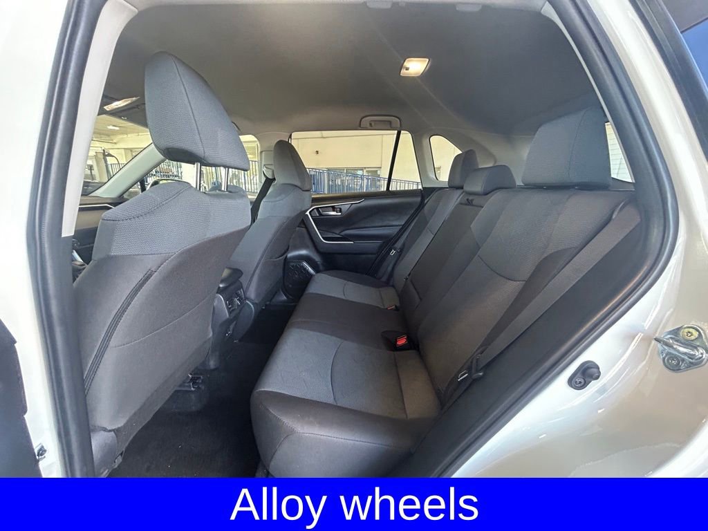 Used 2025 Toyota RAV4 XLE image 31