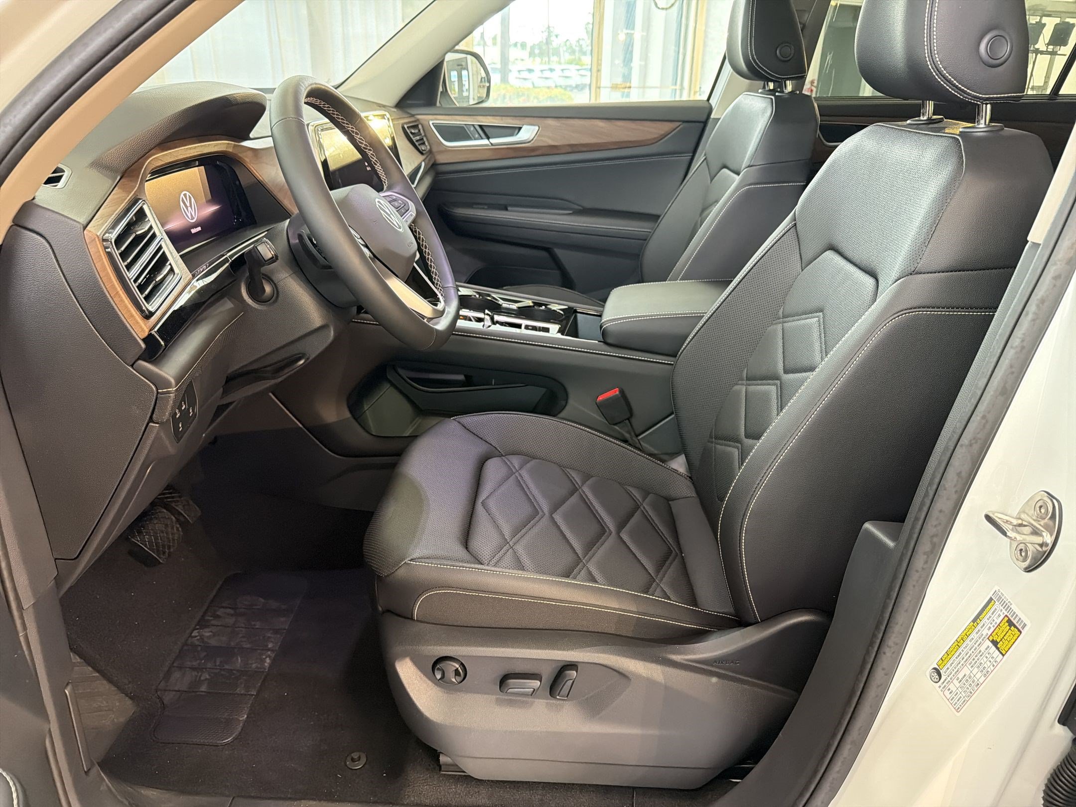 New 2026 Volkswagen Atlas SE FWD image 5