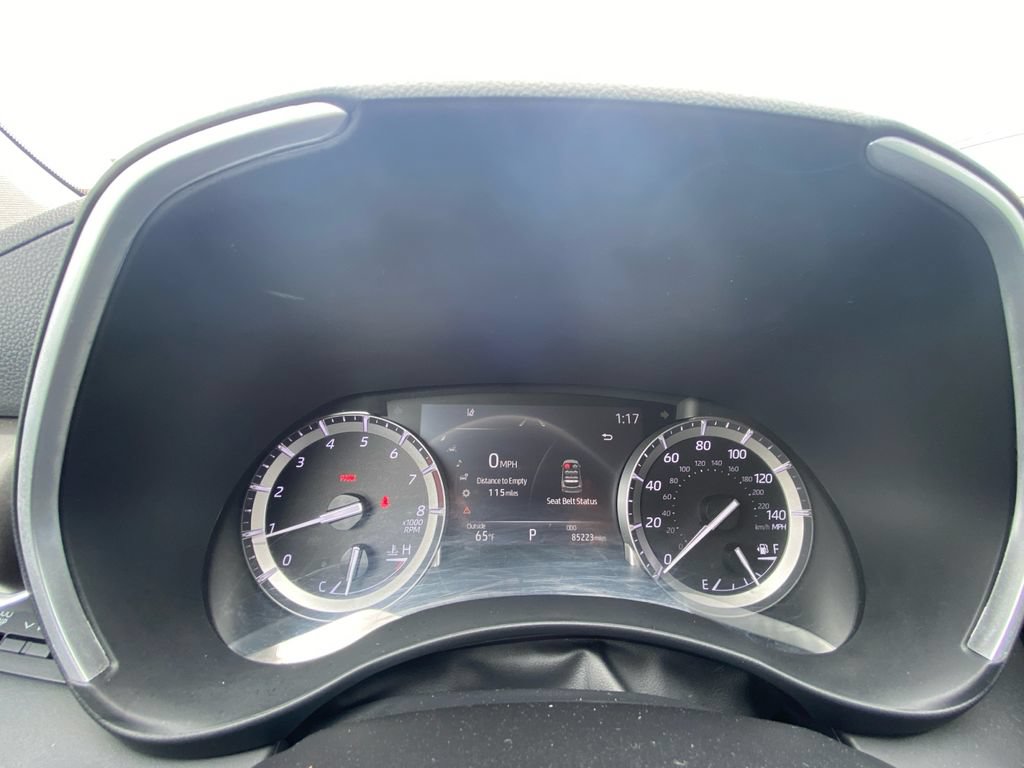 Used 2022 Toyota Highlander XLE AWD/4WD image 16