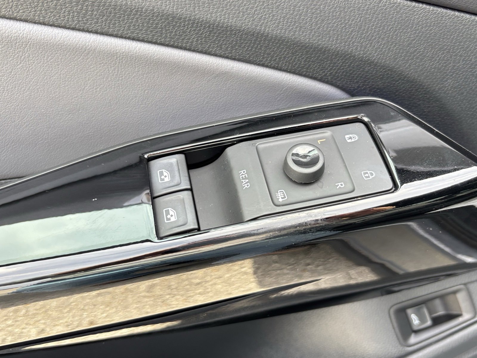 Used 2023 Volkswagen ID.4 Pro S image 16