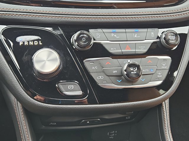 New 2026 Chrysler Pacifica Pinnacle image 30