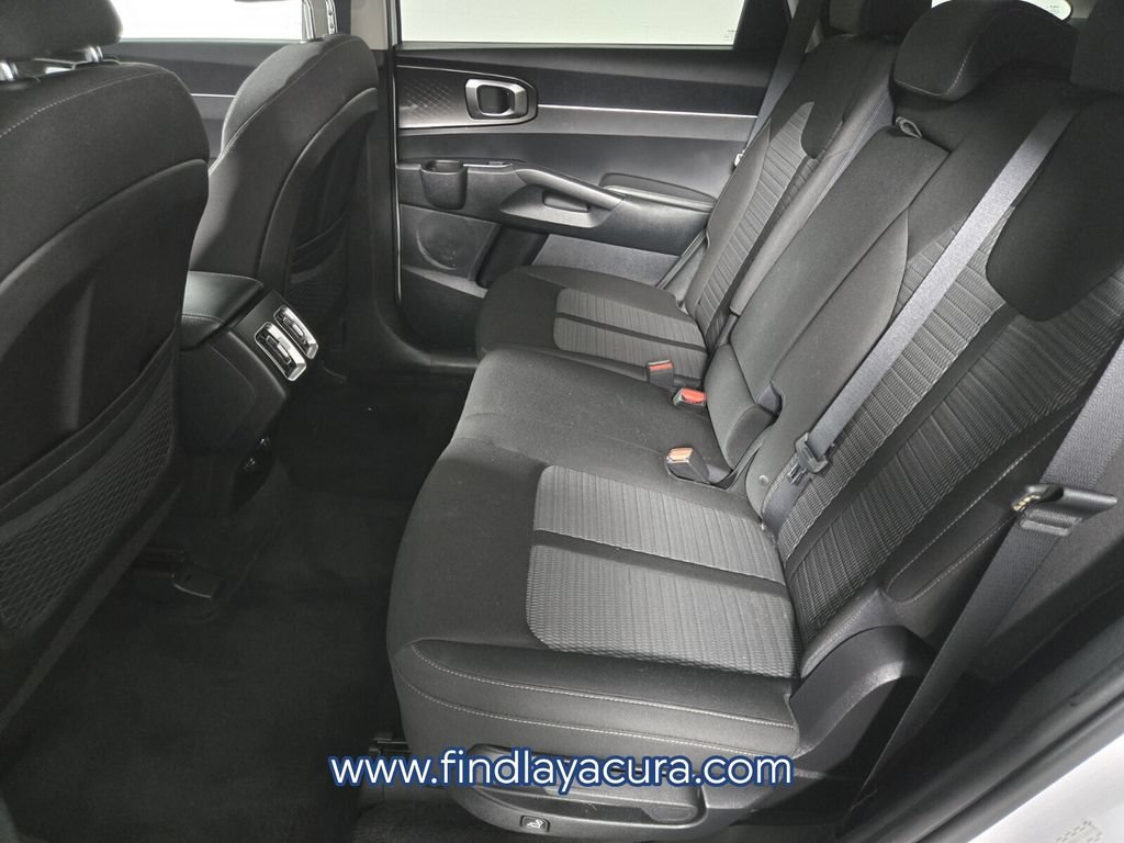 Used 2022 Kia Sorento LX AWD/4WD image 13