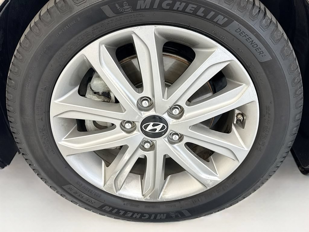 Used 2015 Hyundai Elantra SE w/ Option Group 03 FWD image 30