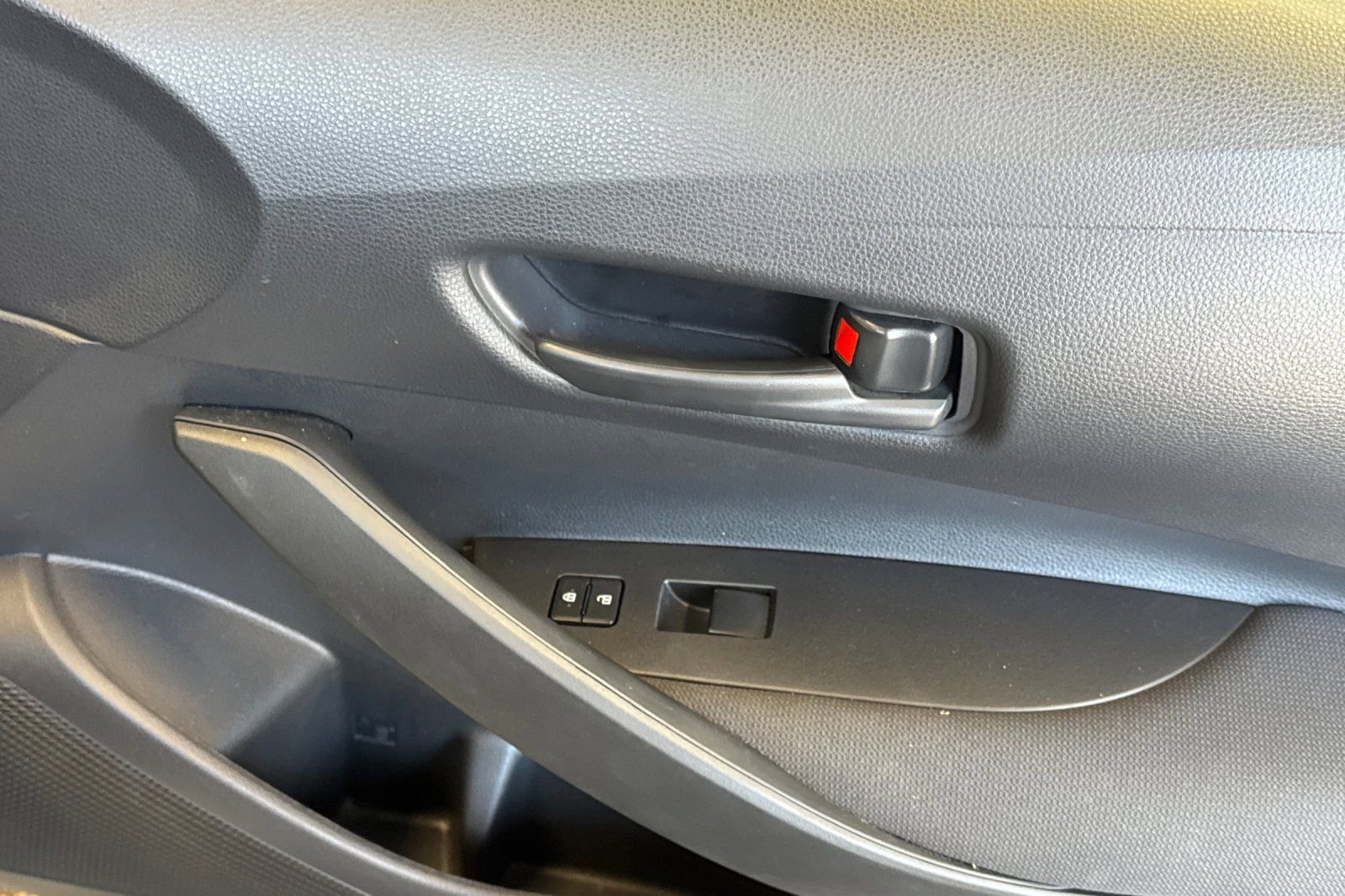 Used 2024 Toyota Corolla LE w/ LE Convenience Package FWD image 23