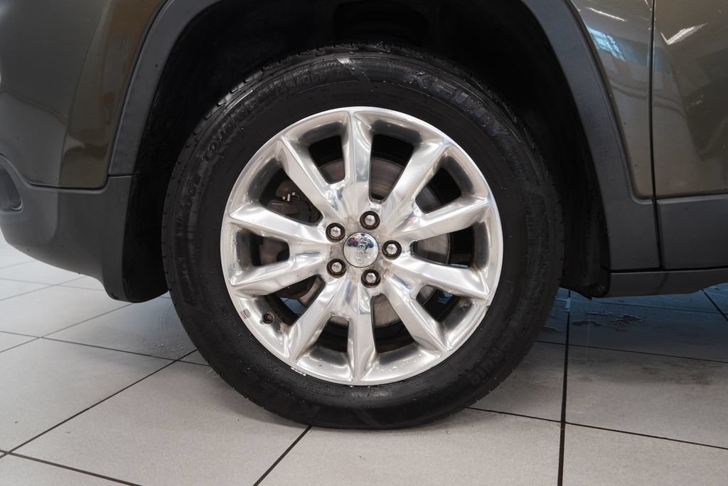 Used 2014 Jeep Cherokee Limited AWD/4WD image 16