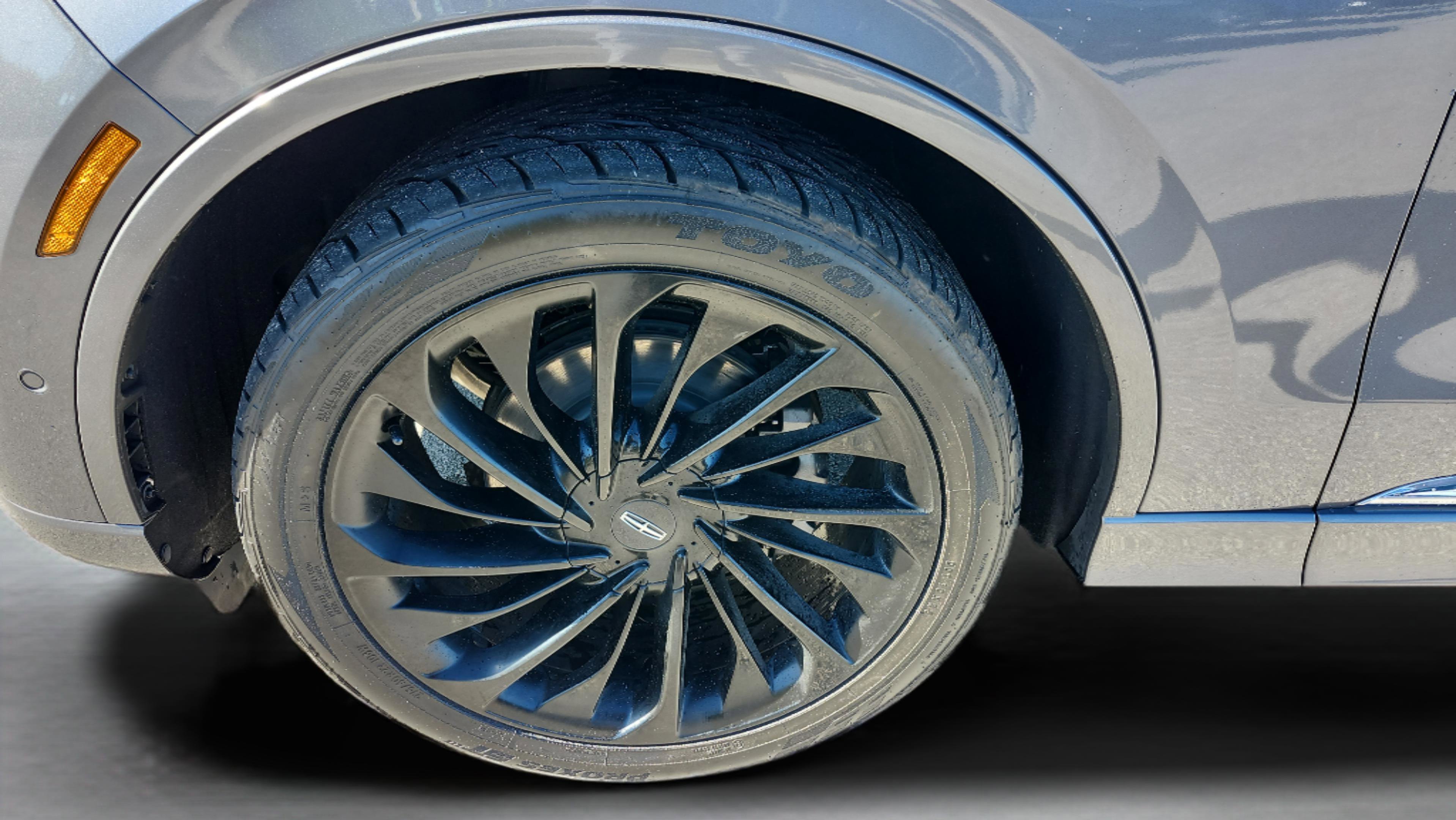 Used 2021 Lincoln Aviator Reserve w/ Equipment Group 208A image 25