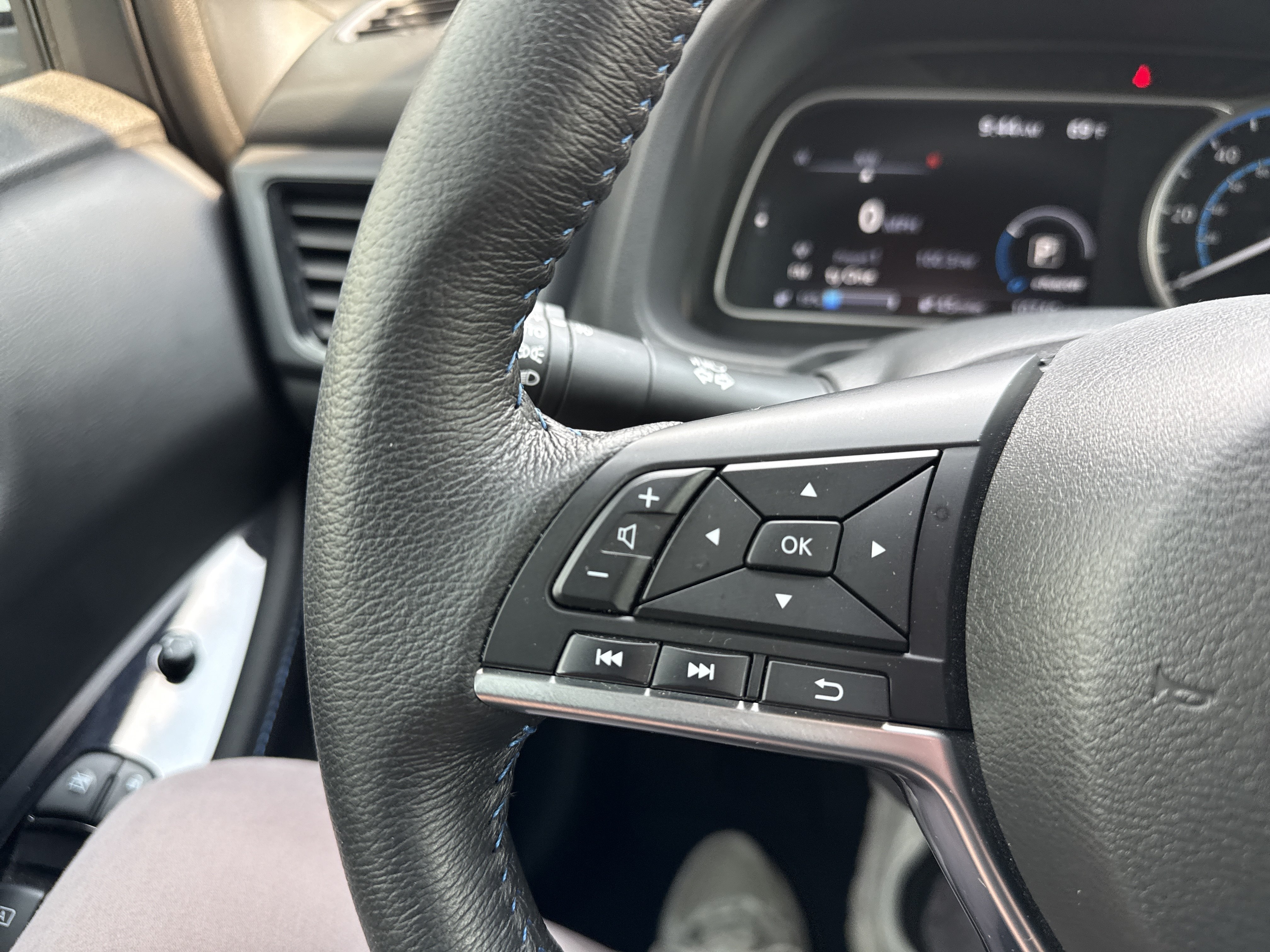 Certified 2025 Nissan Leaf SV Plus FWD image 24