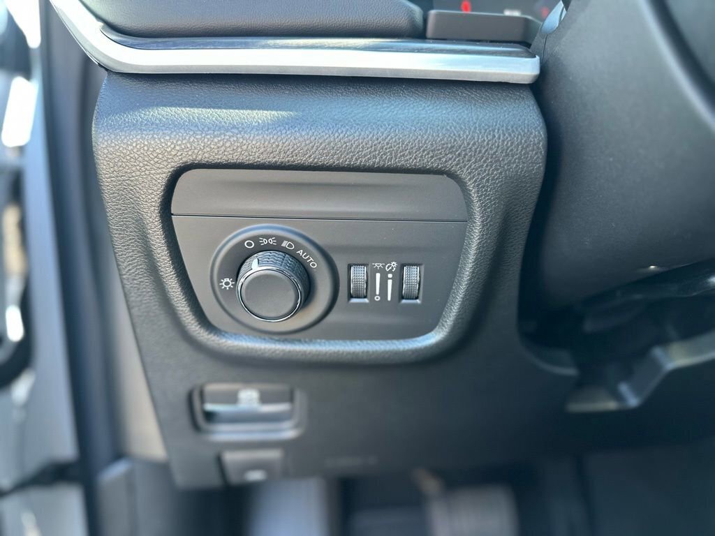 New 2026 Jeep Grand Cherokee Altitude image 28