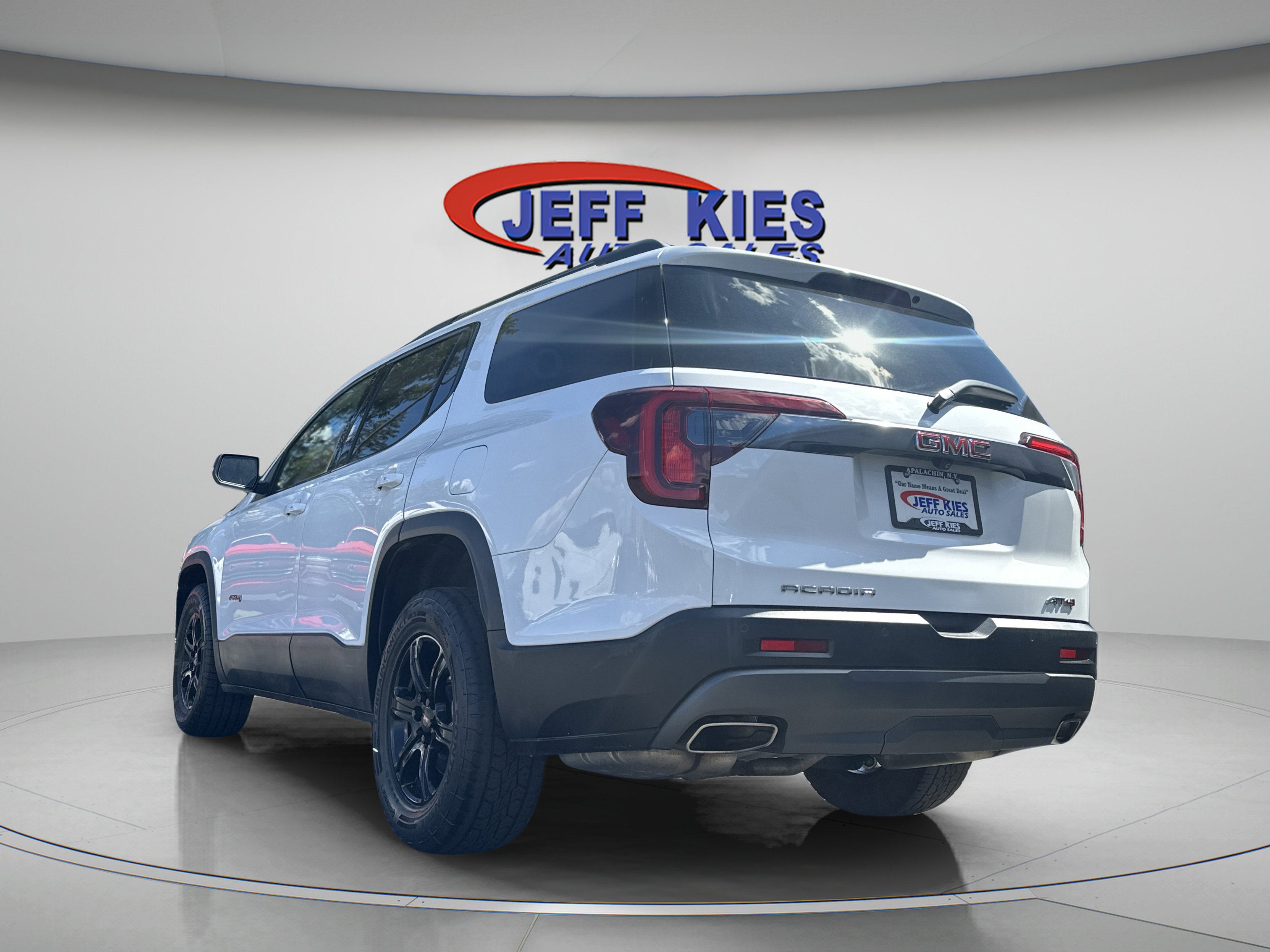 Used 2022 GMC Acadia AT4 w/ Technology Package image 5