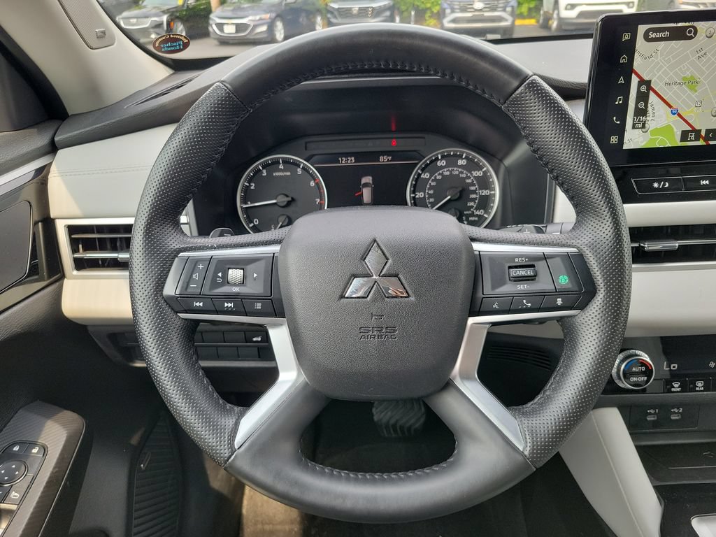Used 2025 Mitsubishi Outlander SE AWD/4WD image 26