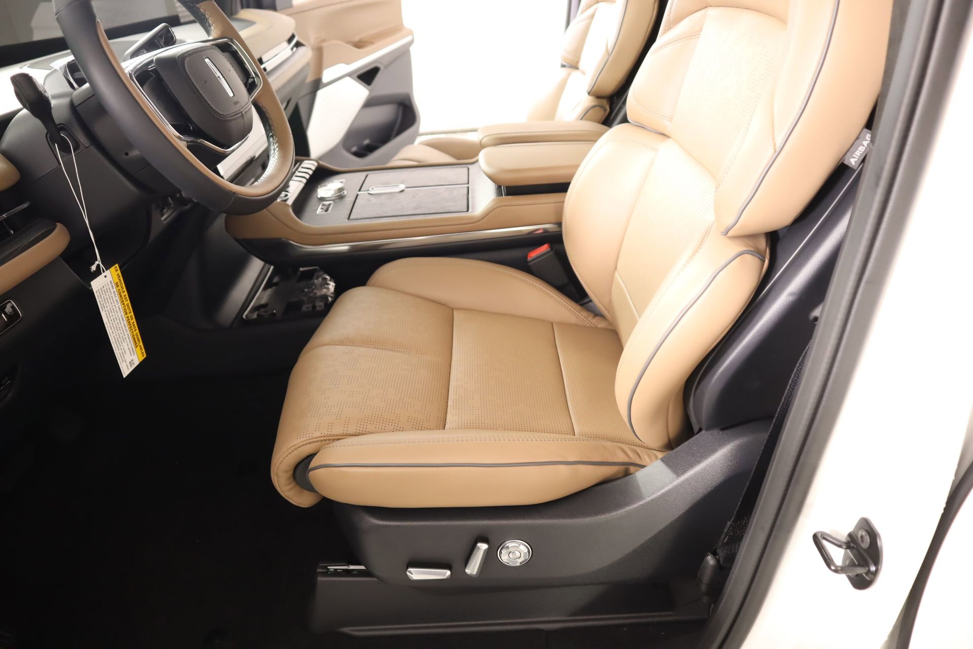 New 2026 Lincoln Navigator L Black Label AWD/4WD image 11