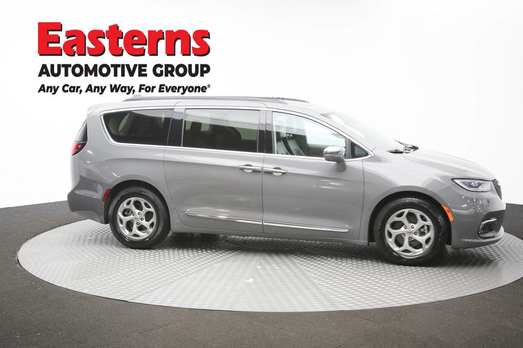 Used 2022 Chrysler Pacifica Limited FWD image 44