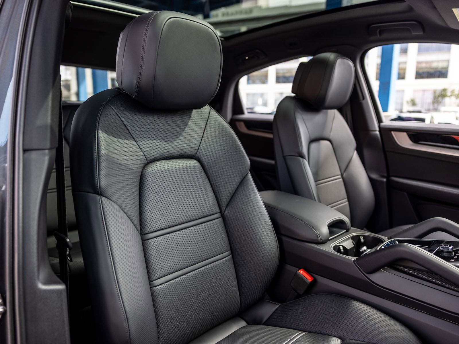 Certified 2025 Porsche Cayenne Coupe AWD/4WD image 58